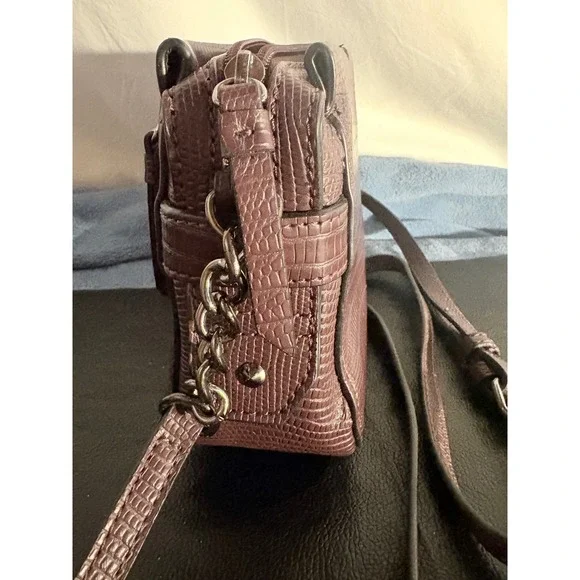 Simply Vera Vera Wang Burgundy Embossed Crossbody Bag Chain Strap Zip Pockets - Picture 5 of 6